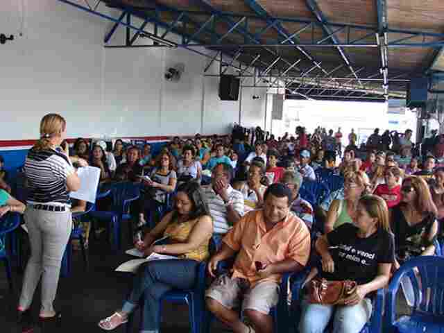 Trabalhadores em educação revoltados com Governo e deputados
