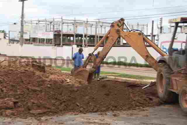 NASCENTE DE IGARAPÉ OBSTRUÍDA POR OBRA DA ANCAR COMPROMETE ESTRUTURA DE AVENIDA E PRÉDIOS