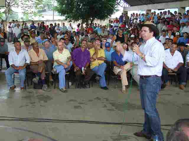 Cassol e senadores reunidos em Machadinho para avaliar ação do IBAMA e PF na Operação Arco de Fogo