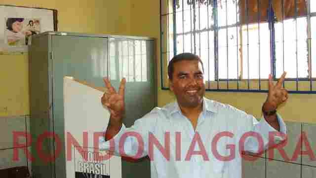 ELEIÇÕES RONDÔNIA: GARÇON VOTA NA ZONA SUL E DIZ ESTAR CONFIANTE NO SEGUNDO TURNO