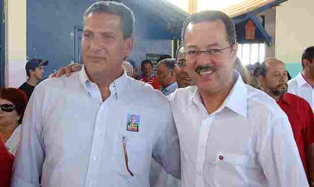 ELEIÇÕES RONDÔNIA: EX-SECRETÁRIO E CANDIDATO A VEREADOR ACOMPANHA PREFEITO NA VOTAÇÃO