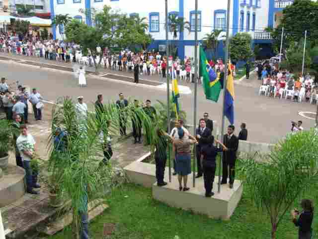 Rondônia completa 27 anos com solenidade oficial, exposições, shows e desfile militar
