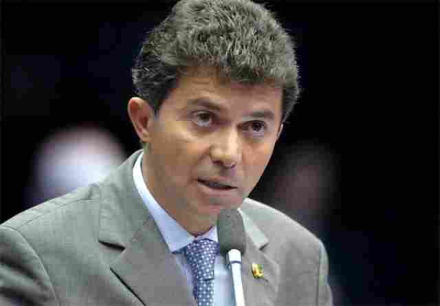 PARA SENADOR, MINISTRO DO MEIO AMBIENTE NÃO PASSA DE UM PALHAÇO: SÓ FALTA O NARIZ, PORQUE A ROUPA ELE JÁ TEM, DIZ EXPEDITO JÚNIOR