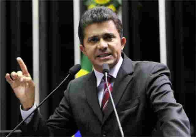 Senador comenta reportagem do jornal O Globo sobre "culpa do Incra em desmatamentos"
