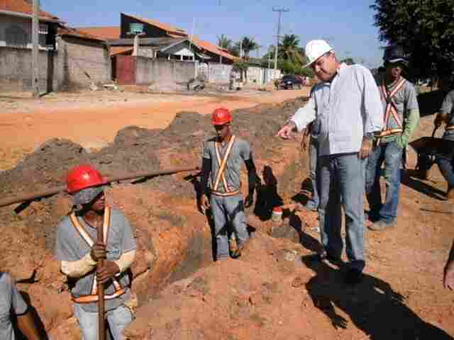 No recesso da Assembléia, Jesualdo vistoria obras em Ji-Paraná