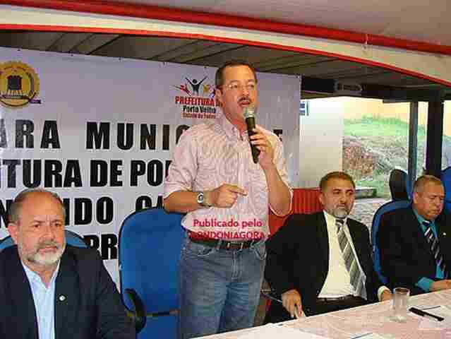 Prefeito explica projeto que doa área de 26 mil metros quadrados