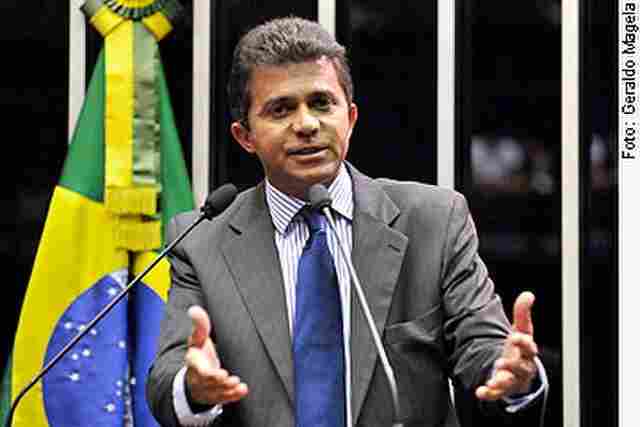 Expedito volta a cobrar de Temer votação de transferência de servidores