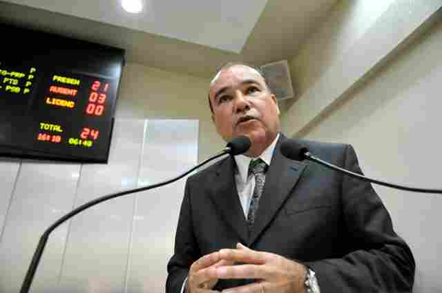 Jesualdo garante apoio da ALE para servidores