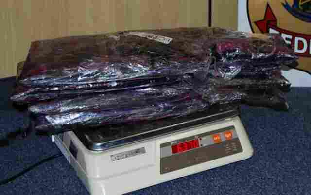 Rondoniense é presa com 6 quilos de cocaína nas malas em aeroporto do Paraná