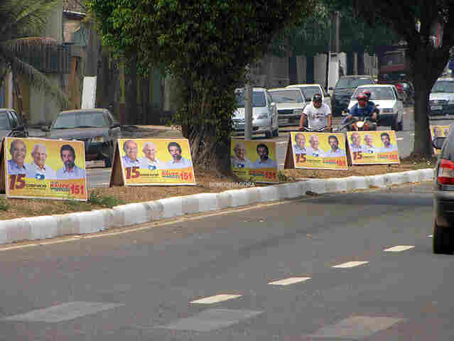 Coligação de Confúcio aproveita decisão do TRE que prejudicou DJ e aumenta placas em jardins