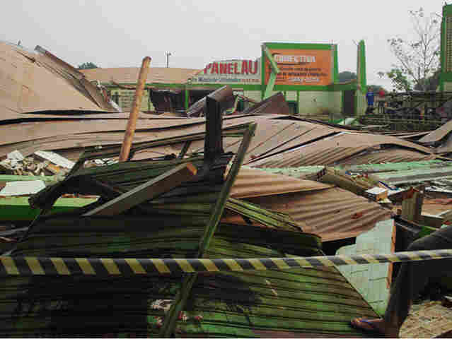 Temporais causam destruição em Rondônia: mais de 300 famílias desabrigadas em Rolim no sábado e neste domingo foi a vez de Porto Velho