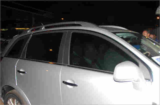 Na chegada ao debate na TV Rondônia, Confúcio não fala com a imprensa e Expedito dá show de populismo