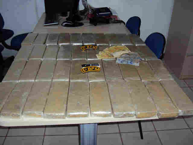 PM apreende 40 tabletes de maconha em Candeias do Jamari
