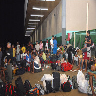 Milhares de trabalhadores passam mais uma noite nas ruas de Porto Velho; Veja imagens