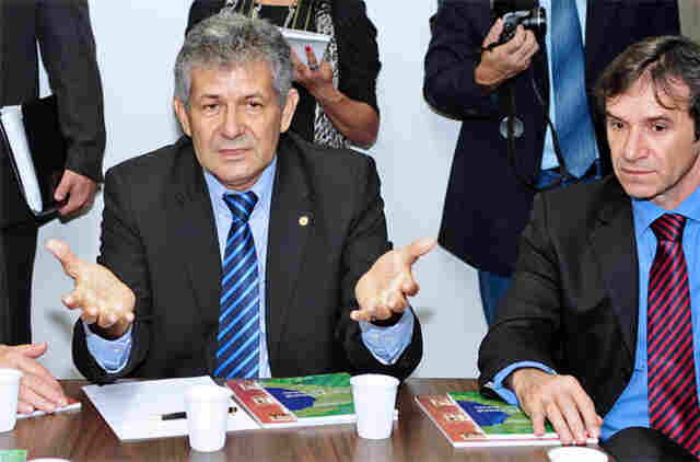 Carlos Magno requer informações sobre quedas de energia