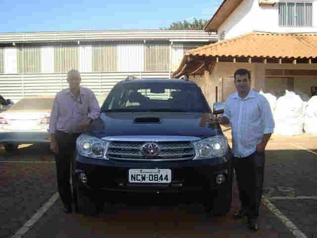 Prefeito de Machadinho paga R$ 200 mil por carro a prova de bala