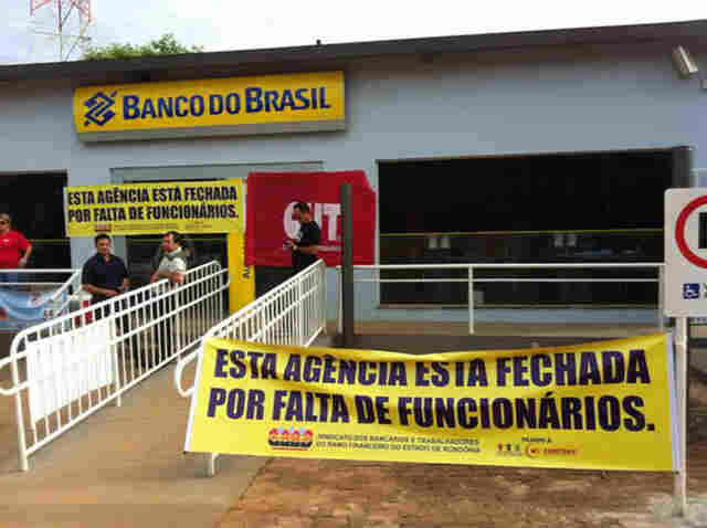 Agência do Banco do Brasil fechada por falta de funcionários