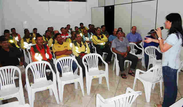 Deputada quer assegurar direitos iguais para taxistas e mototaxistas