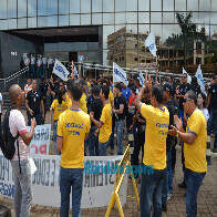 PM TRANSFERE FLAGRANTEADOS À PRESÍDIOS E AGENTES PROTESTAM NA SEDE DO TJ