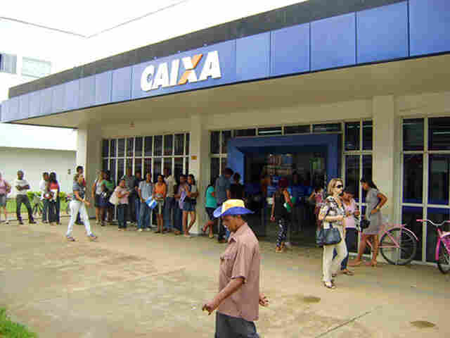 Problemas de atendimento da Caixa continuam
