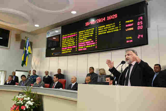 Confúcio deixa Assembleia ao ouvir cobranças sobre a situação dos desabrigados do Madeira e rombo do Governo