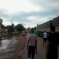 CHEIA DO MADEIRA: BR-364 EM JACY-PARANÁ SEGUE FECHADA PELA POPULAÇÃO