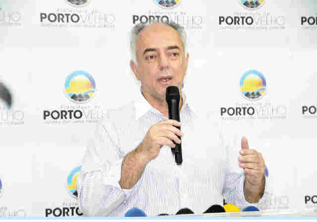 NAZIF PAGOU POR OBRA INACABADA