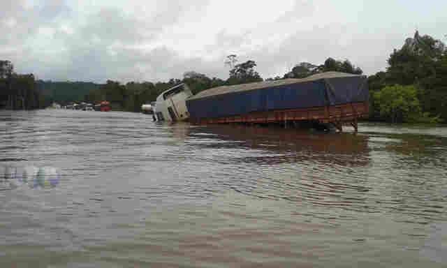TRÁFEGO NA BR-364 PARA O ACRE SERÁ RESTRITO A CAMINHÕES COM ALIMENTO E COMBUSTÍVEL A PARTIR DESTA SEXTA