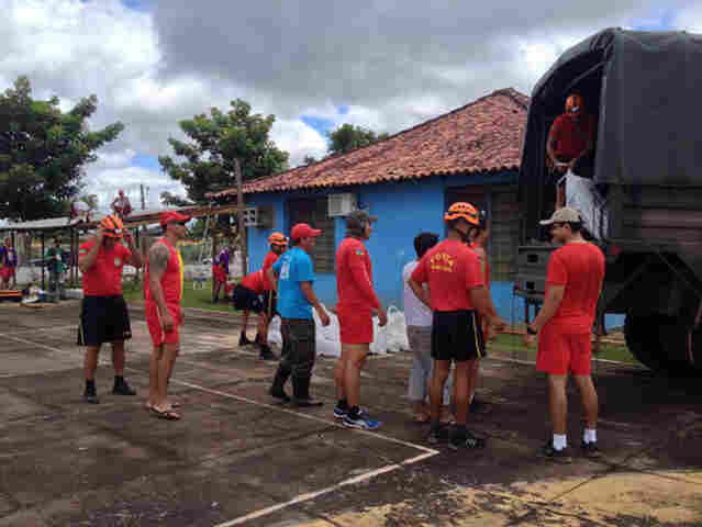 Defesa Civil começa a montar barracas para abrigados em Guajará-Mirim