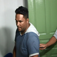 HOMEM ACUSADO DE MATAR JOVEM NAIARA KARINE SENTA NO BANCO DOS RÉUS