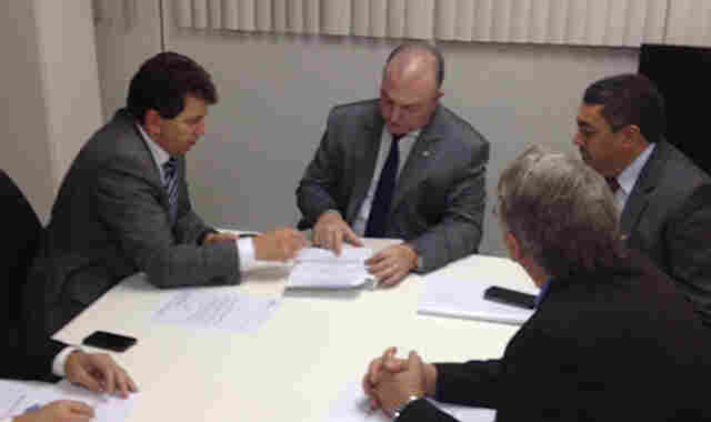 Cassol, Padre Ton e Padre Franco buscam recursos para Cacoal