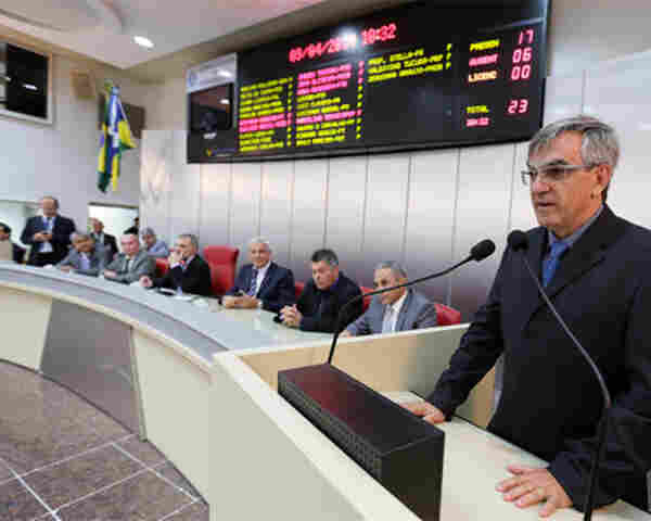 CÉSAR LICÓRIO VIAJA A BRASÍLIA COMO DEPUTADO E RETORNA SEM MANDATO