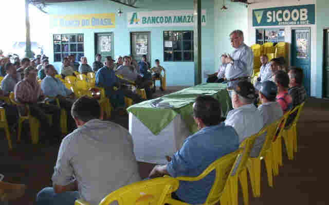 Amir visita vários municípios e anuncia recursos