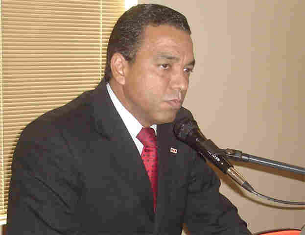 ADVOGADO SUBSTITUI ASSIS GURGACZ NA CHAPA AO SENADO