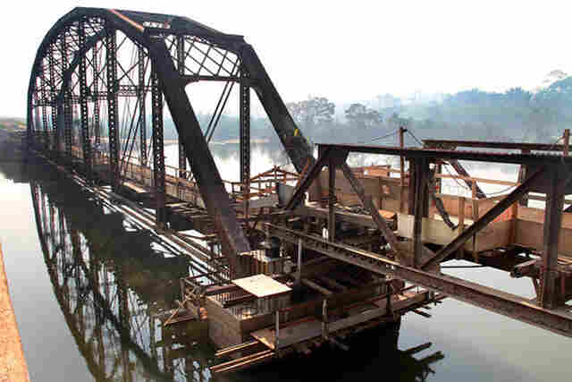 Obras de alteamento da ponte ferroviária de Jacy-Paraná já estão na metade