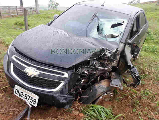 Grave acidente entre moto e carro deixa um morto na BR-421 durante este domingo