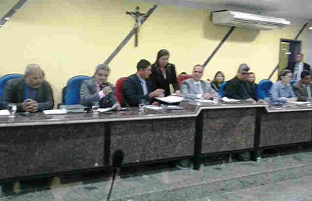 CÂMARA ARQUIVA POR 12 VOTOS A 6 RELATÓRIO COM DENÚNCIAS CONTRA NAZIF; Veja Votação