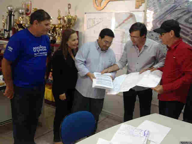 Jaques Testoni apresenta o projeto de reforma do Estádio Municipal