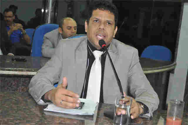 Vereador Jair Montes alerta MP e OAB sobre cartel para venda de combustível