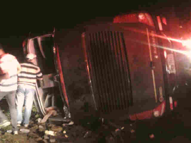 Ônibus de banda que fará show em Porto Velho, tomba no interior do Ceará