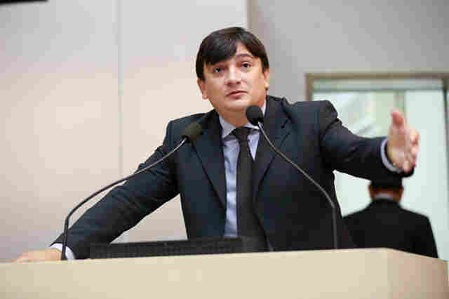 Deputado Cleiton Roque faz homenagem ao ex-deputado Eduardo Valverde