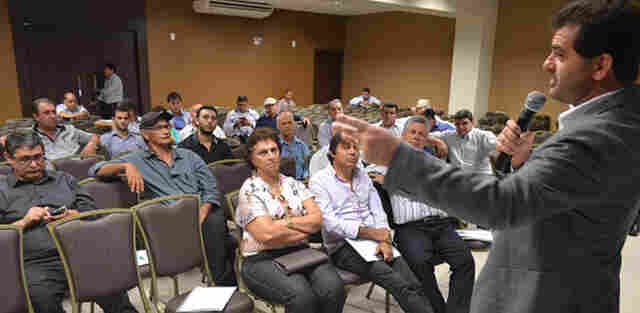 Governo volta a se reunir com prefeitos nesta quarta