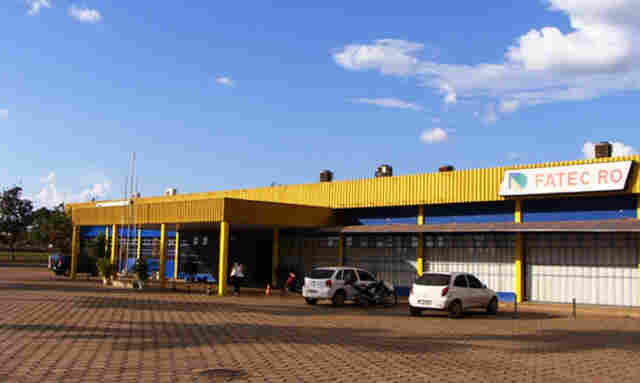 Sem receber salários, professores da FATEC aprovam paralisação