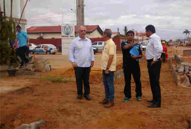 Em vistoria a obra na Avenida Caúla, prefeito confirma "pacotão" de obras no verão