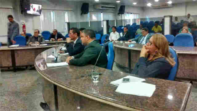 Votação de requerimento acaba em bate boca na Câmara; Vídeo