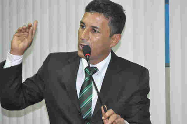 Vereador Edmo Dim Dim apoia supressão de meta do Plano Municipal de Educação sobre ideologia de gênero