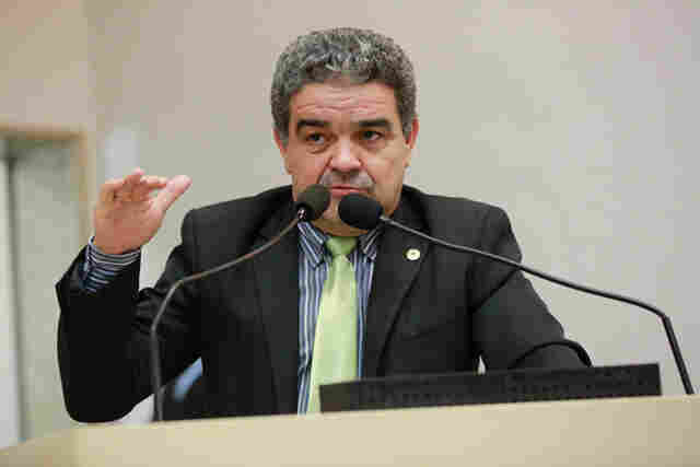 Ideologia de gênero na escola gera crítica do deputado Aélcio da TV