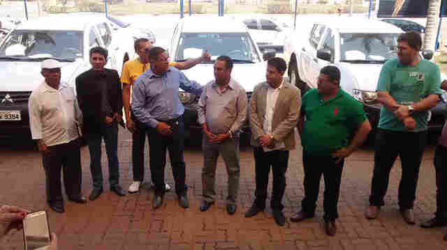 Vereador "Dim Dim" entrega camionete e motocicleta para União Bandeirantes