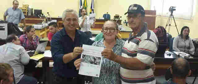 Autoridades e produtores agradecem a deputada Lúcia Tereza pela realização do mutirão do CAR