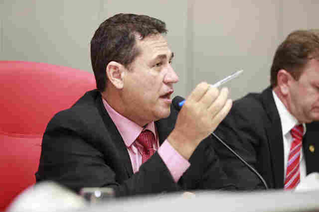 Maurão de Carvalho protesta contra cobrança de iluminação pública na zona rural